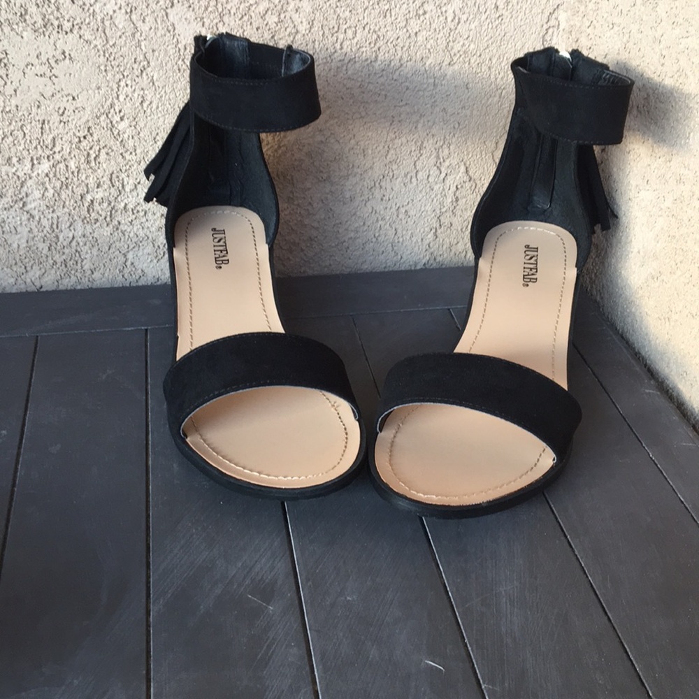 Sanoura Heeled Sandal